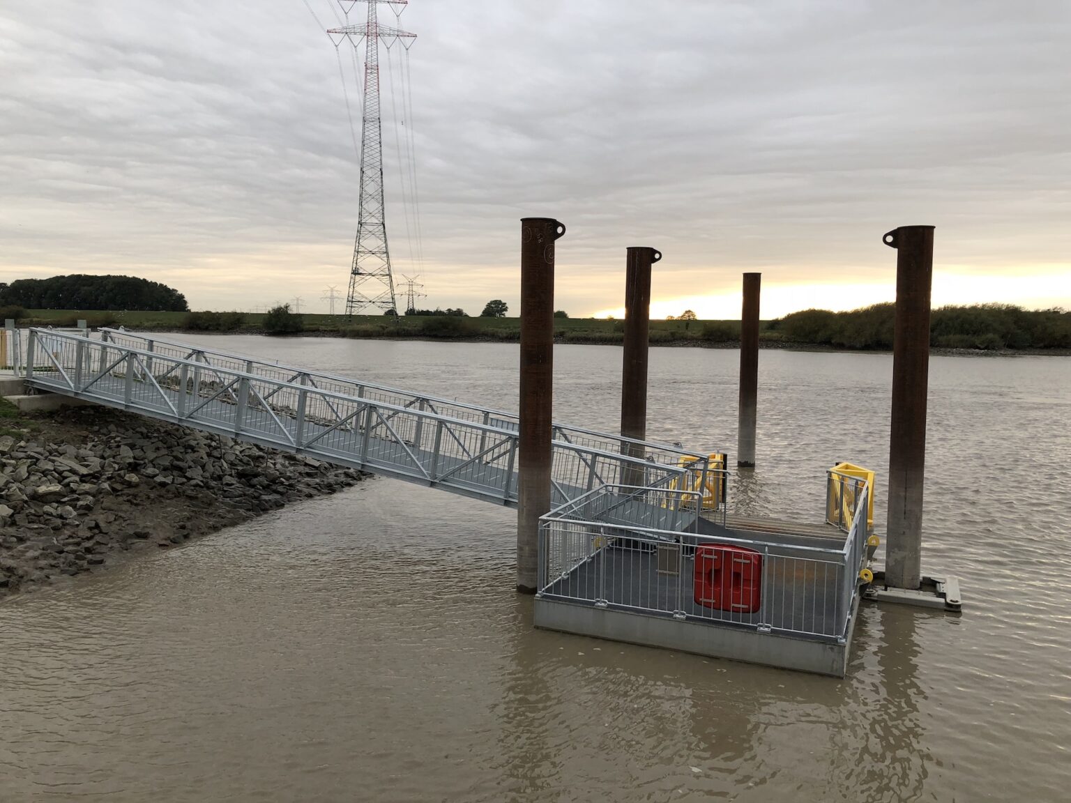 stahlservice-jansen.de-stahlbau-meyerwerft-anlegepontons1